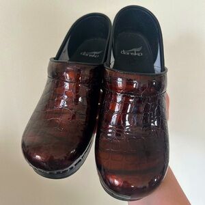 🌰Like new Dansko patent leather croc professional nursing chef clogs size 38🌰